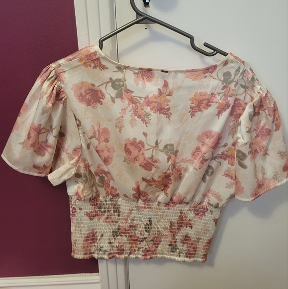 Large floral guess top - Picture 3 of 4